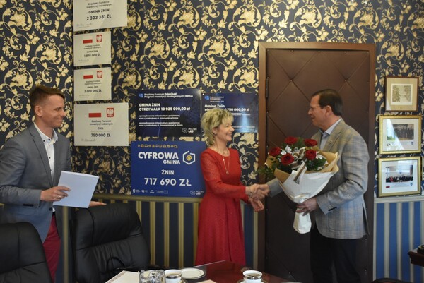 Uroczyste wręczenie dokumentów związanych z powołaniem Dyrektor Beaty Czaczyk na kolejną kadencję