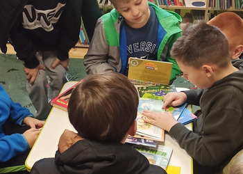 Zwiedzanie wystawy i lekcja biblioteczna