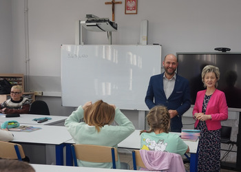 Jacek Łapiński na spotkaniu z uczniami żnińskich szkół podstawowych