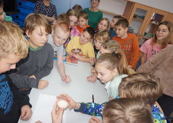 Jacek Łapiński na spotkaniu z uczniami żnińskich szkół podstawowych