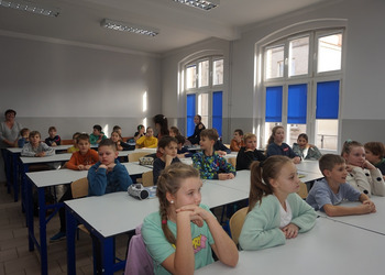 Jacek Łapiński na spotkaniu z uczniami żnińskich szkół podstawowych