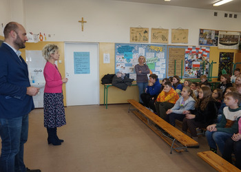 Jacek Łapiński na spotkaniu z uczniami żnińskich szkół podstawowych