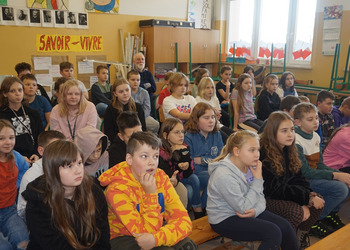 Jacek Łapiński na spotkaniu z uczniami żnińskich szkół podstawowych