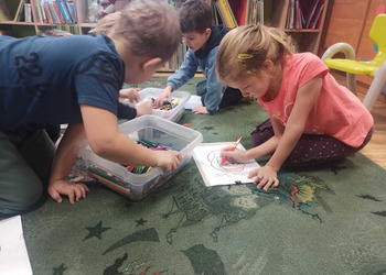 Grupa Sówki w odwiedzinach w Bibliotece