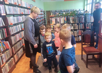 Grupa Sówki w odwiedzinach w Bibliotece