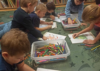 Grupa Sówki w odwiedzinach w Bibliotece