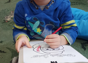 Grupa Jeżyki w odwiedzinach w Bibliotece