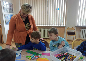 Zajęcia plastyczne z okazji Dnia Babci i Dziadka