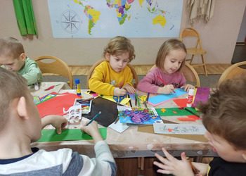 Zajęcia plastyczne z okazji Dnia Babci i Dziadka