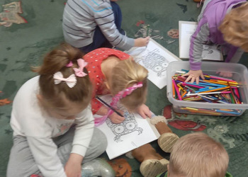 Grupa Motylki w odwiedzinach w Bibliotece