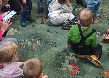 Grupa Motylki w odwiedzinach w Bibliotece