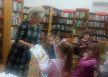 Rodzinne czytanie w Filii bibliotecznej w Gorzycach