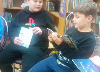 Rodzinne czytanie w Filii bibliotecznej w Gorzycach