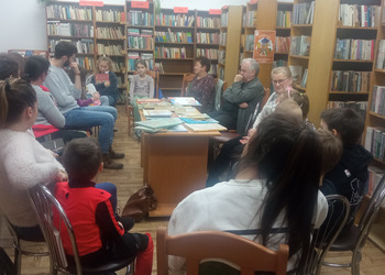 Rodzinne czytanie w Filii bibliotecznej w Gorzycach