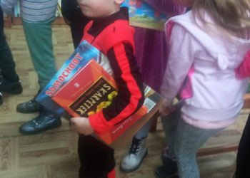 Rodzinne czytanie w Filii bibliotecznej w Gorzycach