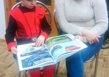 Rodzinne czytanie w Filii bibliotecznej w Gorzycach