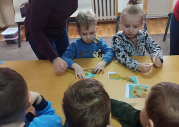 7 marca w bibliotece odbyły się zajęcia z dziećmi z przedszkola ,,U Boba” z grupy Jeżyki. 