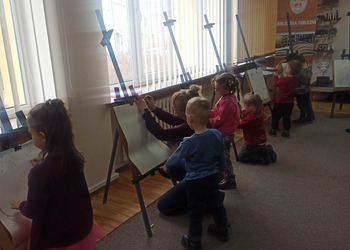 7 marca w bibliotece odbyły się zajęcia z dziećmi z przedszkola ,,U Boba” z grupy Jeżyki. 