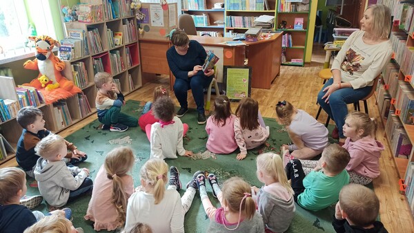 Pszczółki odwiedziły naszą bibliotekę