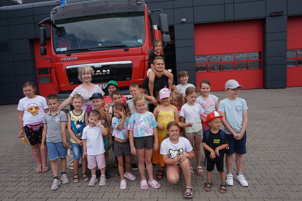 Spotkanie ze strażakiem - zajęcia wakacyjne dla dzieci.