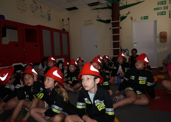 Spotkanie ze strażakiem - zajęcia wakacyjne dla dzieci.