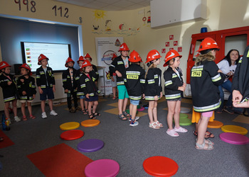 Spotkanie ze strażakiem - zajęcia wakacyjne dla dzieci.