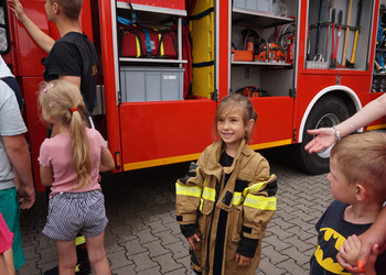 Spotkanie ze strażakiem - zajęcia wakacyjne dla dzieci.