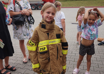 Spotkanie ze strażakiem - zajęcia wakacyjne dla dzieci.