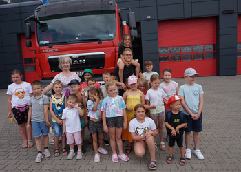 Spotkanie ze strażakiem - zajęcia wakacyjne dla dzieci.