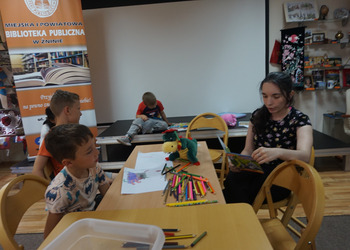 Wakacyjne zajęcia literacko-plastyczne dla dzieci z bajkowymi potworkami