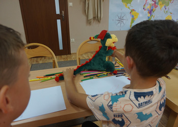 Wakacyjne zajęcia literacko-plastyczne dla dzieci z bajkowymi potworkami