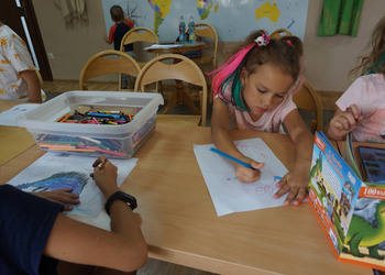 Wakacyjne zajęcia literacko-plastyczne dla dzieci z bajkowymi potworkami