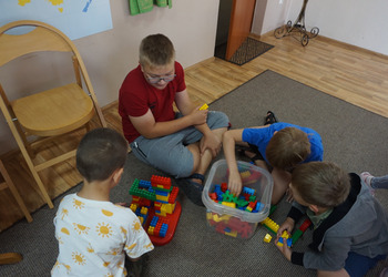 Wakacyjne zajęcia literacko-plastyczne dla dzieci z bajkowymi potworkami