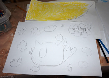 27 lipca na wakacyjnych zajęciach w bibliotece tworzyliśmy opowieści w teatrzyku kamishibai 