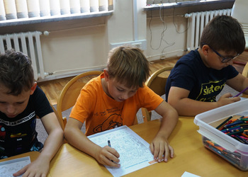 Łamiemy głowy na wakacyjnych zajęciach w Bibliotece