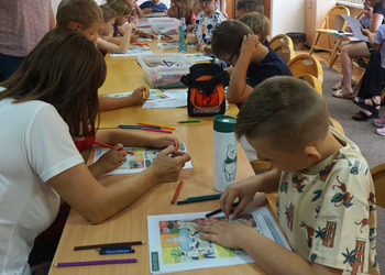 Łamiemy głowy na wakacyjnych zajęciach w Bibliotece