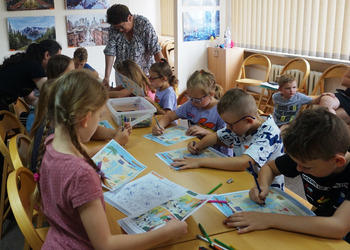 Łamiemy głowy na wakacyjnych zajęciach w Bibliotece