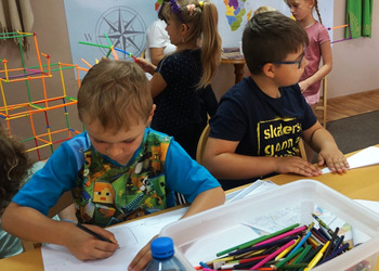 Łamiemy głowy na wakacyjnych zajęciach w Bibliotece