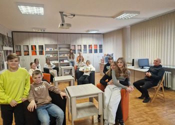 W piątek, 17 listopada w progach biblioteki gościliśmy klasę 7C ze Szkoły Podstawowej nr 5 w Żninie wraz z nauczycielem, panem Sławomirem Kujawą.