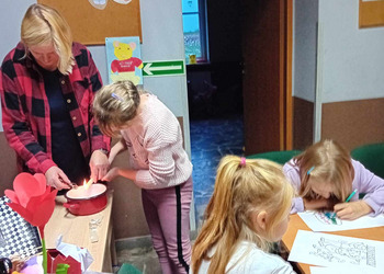 27 listopada Filia Biblioteki w Brzyskorzystewku we współpracy ze Świetlicą Opiekuńczo – Wychowawczą w Brzyskorzystewku zorganizowały Andrzejki dla dzieci.