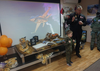 Wystawa gadżetów lotniczych Stasia Sopińskiego