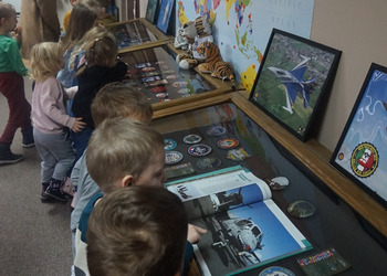 Wystawa gadżetów lotniczych Stasia Sopińskiego