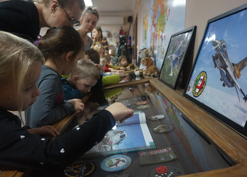 Wystawa gadżetów lotniczych Stasia Sopińskiego