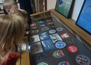 Wystawa gadżetów lotniczych Stasia Sopińskiego