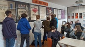 Uczniowie obejrzeli biblioteczne wystawy