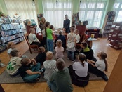 Lekcja biblioteczna dla uczniów Szkoły Podstawowej nr 2