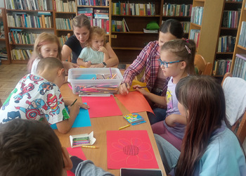 Wakacyjne zabawy i gry edukacyjne w filii w Gorzycach