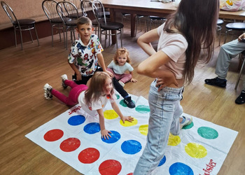 Wakacyjne zabawy i gry edukacyjne w filii w Gorzycach