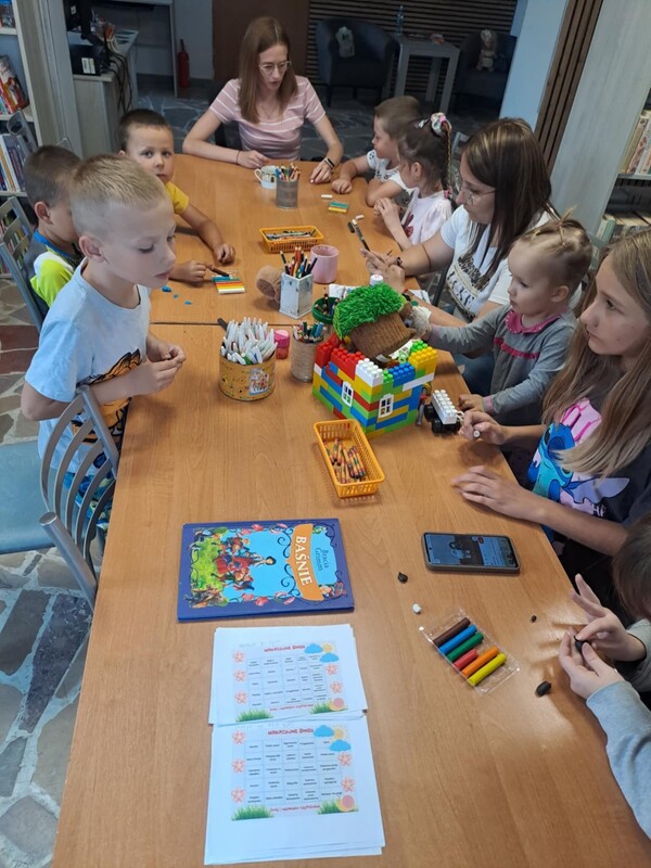 Lepienie z plasteliny postaci z bajek - zajęcia z dziećmi