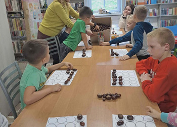 Kasztanowe memory - zajęcia w bibliotece dla dzieci